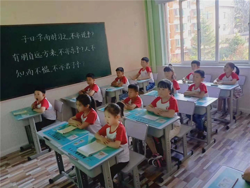 校區(qū)內(nèi)學(xué)員聽課