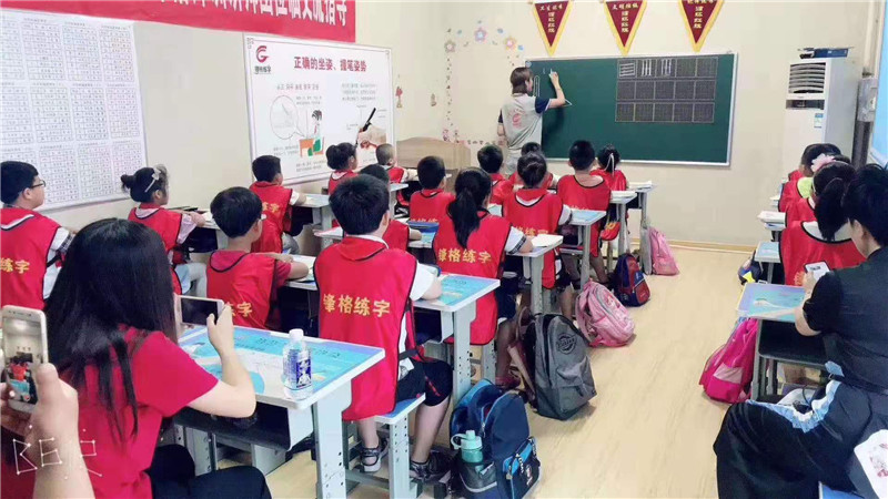 教室內(nèi)學(xué)員聽課