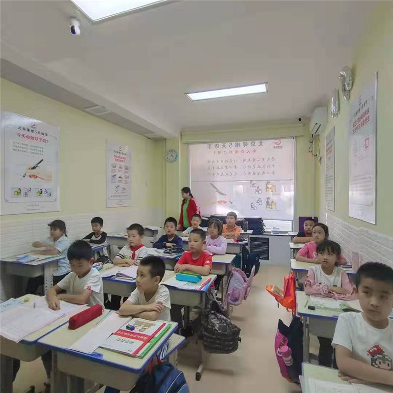 教室內(nèi)學員聽課