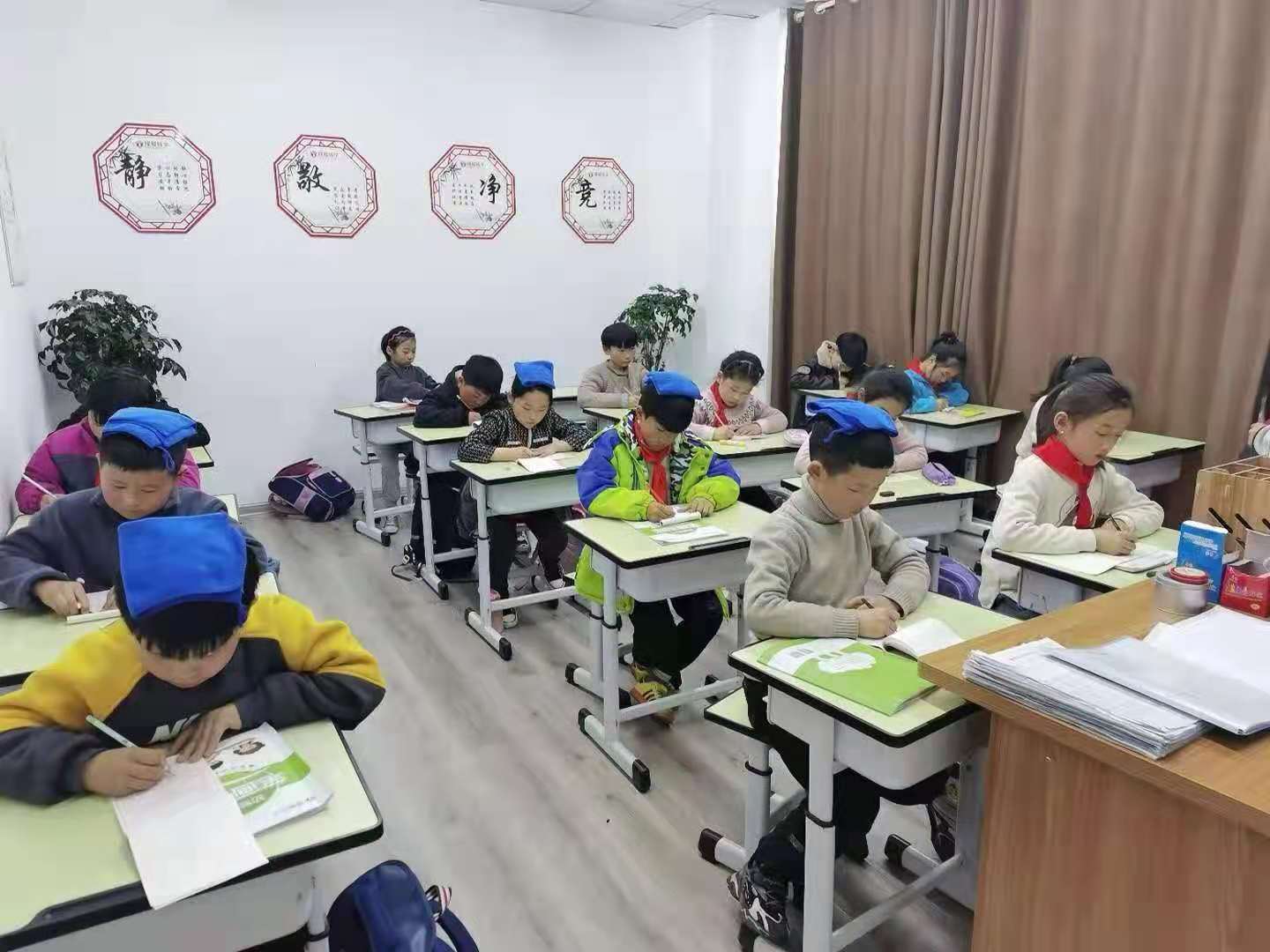 孩子的字寫得非常的差，我們應(yīng)該怎樣幫助孩子