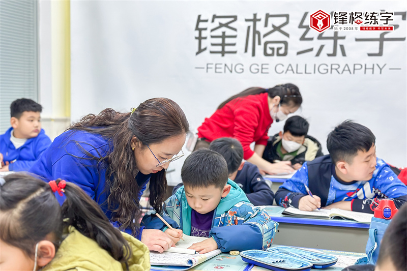 練字班更建議加盟還是自營(yíng)？
